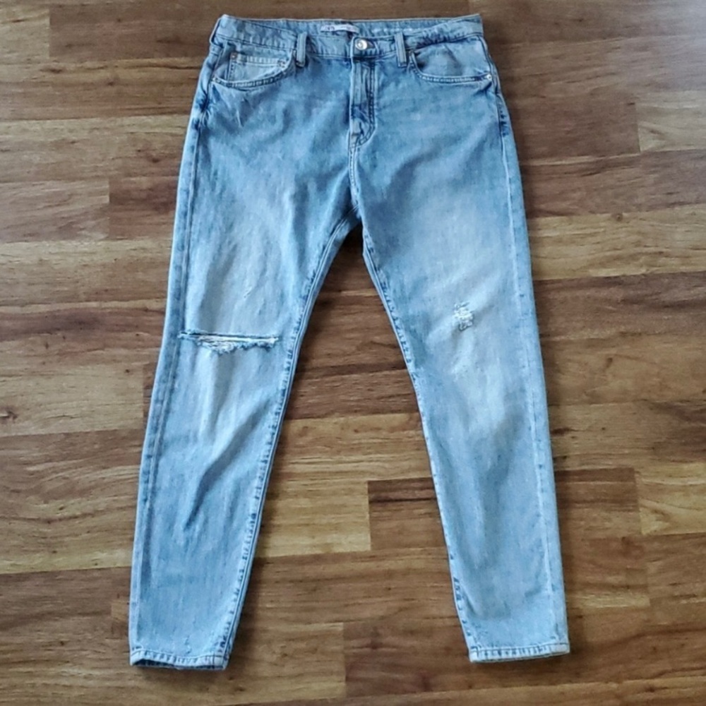 🔥• Zara • Ripped • Distressed • Light Wash • Jeans • 32